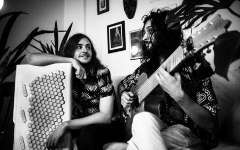 Hear Between The Lines: Radical Tenderness – Song des Tages Hear Between The Lines: Radical Tenderness – Song des Tages