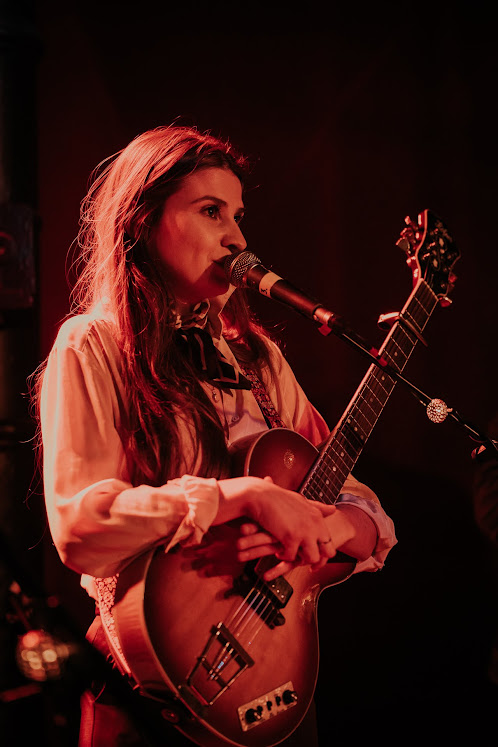 Amber & The Moon live Hamburg 2023 Knust by Niko Schmuck Sounds & Books