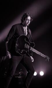 Dean Lewis live Hamburg 2025 Inselpark Arena by Sarah Ismail Sounds & Books