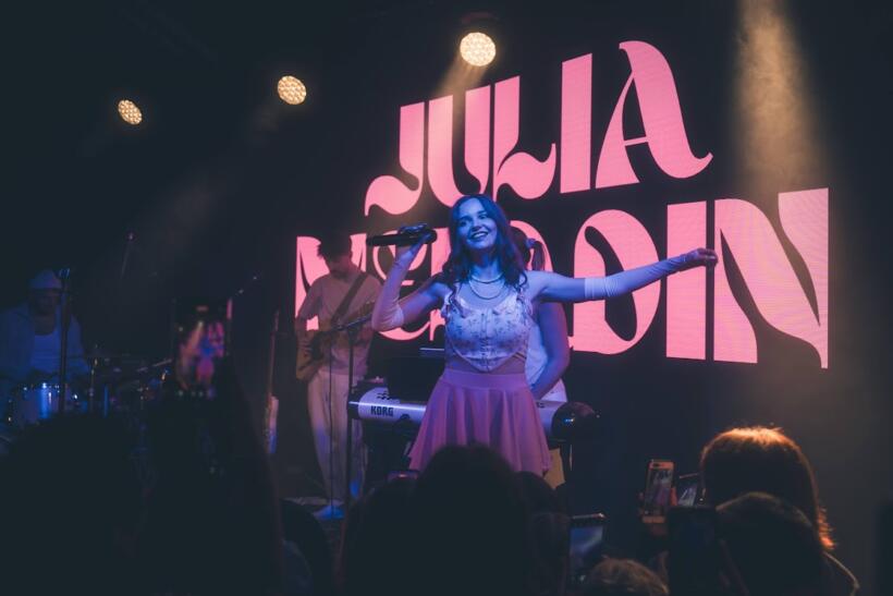 Julia Meladin live Hamburg 2025 Kent Club by Niko Schmuck Sounds & Books