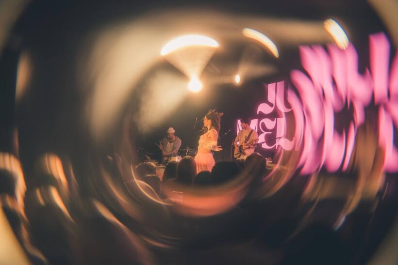 Julia Meladin live Hamburg 2025 Kent Club by Niko Schmuck Sounds & Books