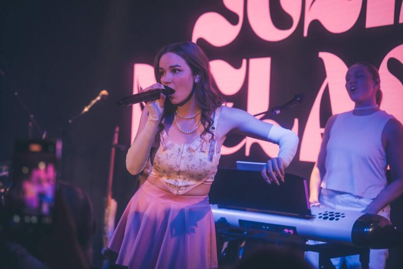 Julia Meladin live Hamburg 2025 Kent Club by Niko Schmuck Sounds & Books