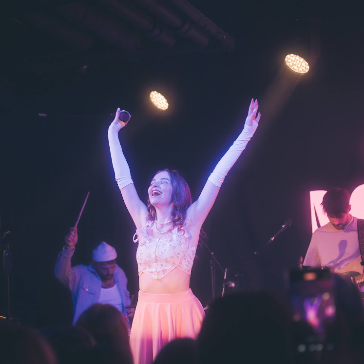 Julia Meladin live Hamburg 2025 Kent Club by Niko Schmuck Sounds & Books