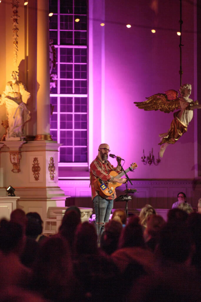 William Fitzsimmons live Hamburg 2025 Popseasons Christianskirche by Wanja Wiese Sounds & Books