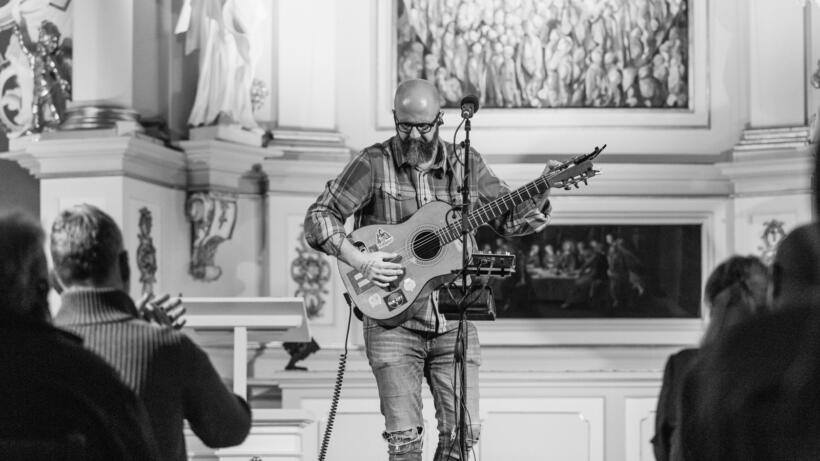 William Fitzsimmons live Hamburg 2025 Popseasons Christianskirche by Wanja Wiese Sounds & Books