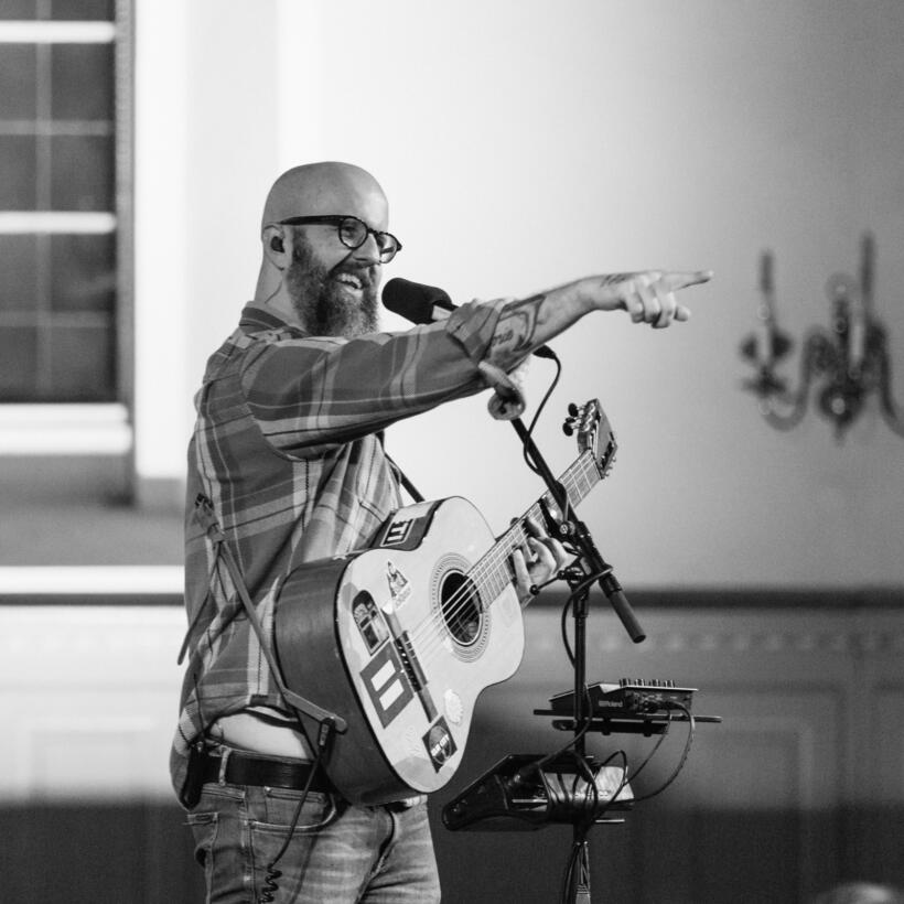 William Fitzsimmons live Hamburg 2025 Popseasons Christianskirche by Wanja Wiese Sounds & Books