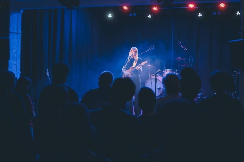 Anna Wydra live Hamburg 2025 Hebebühne by Niko Schmuck Sounds & Books